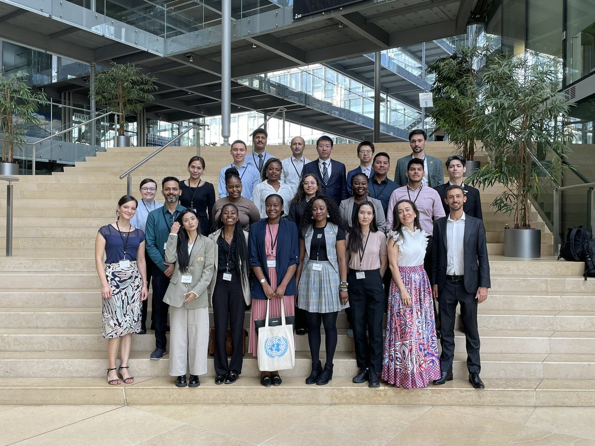 BWCISU's tweet photo. Delighted to be visiting @GESDAglobal this morning with the #Youth4Biosec 2024 cohort where fellows are taking part in a synthetic biology diplomacy simulation game designed specifically for them. 

Thank you GESDA for supporting the Fellowship! https://t.co/7wFBuRuiYi
