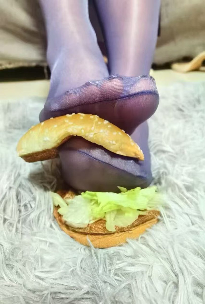 喝茶🍵吃汉堡🍔养狗🐶
#丝袜 #控精 #足交 #长指甲