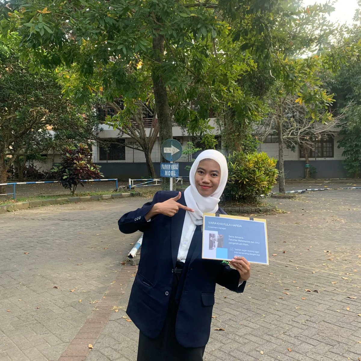 varakhayyy's tweet photo. gatau mau ngetik apa

tiga funfact saya :
1. saya suka makan
2. saya cewenya mingyu
3. saya suka ngelawak

saya vara khaylila hafida bangga menjadi bagian dari laskar dewantara muda 2024 universitas negeri malang https://t.co/suRiMKDiQ7