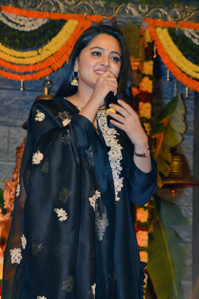 AnushkaCults's tweet photo. Cute Sweety 😊😍🥰 

@MsAnushkaShetty #AnushkaShetty ❤️ https://t.co/iohQxJA3xd