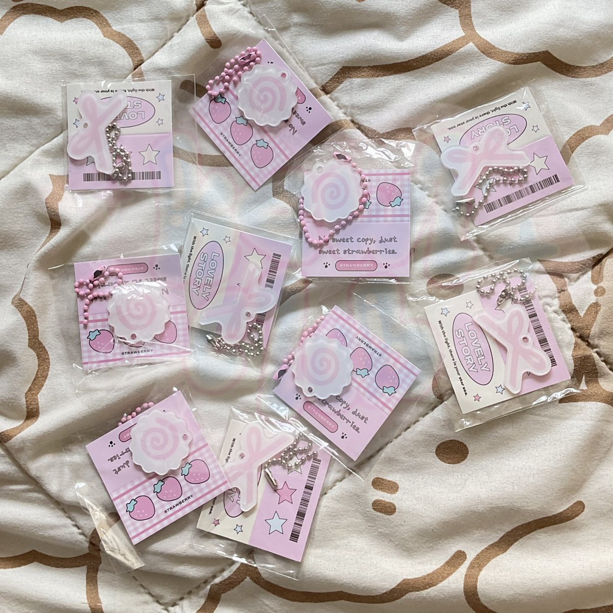 kkewls's tweet photo. READY ribbon and narutomaki 3x3cm keychain 🍥🎀
link: https://t.co/3K3Pk3ZMig https://t.co/tXZbGDbFWS
