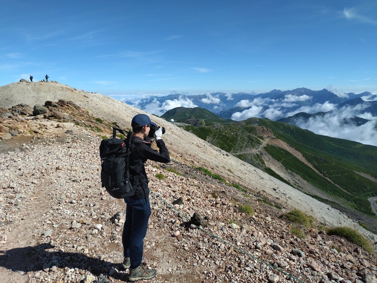 skyae100's tweet photo. 先日乗鞍岳に登山に行きました😀後輩2人が雷鳥を見たいとまた私は乗鞍岳で雷鳥を何度か撮影していましたが!今回は見られませんでした。難しい😀雷鳥とホシガラスは5年前に撮影しました😀 https://t.co/L77CvtZLm6