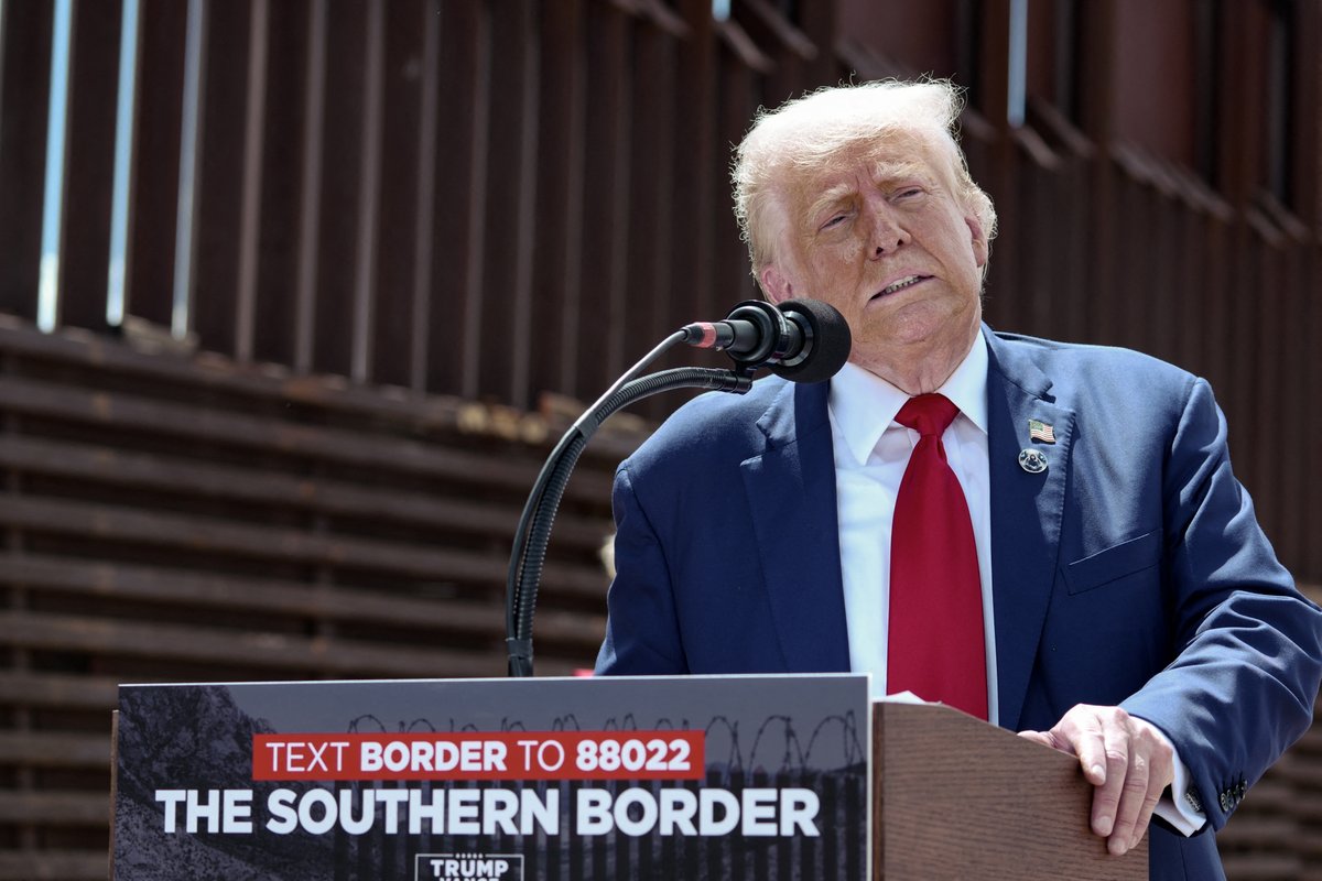 atrupar's tweet photo. Yikes. This is a real, unedited photo of Trump from his event in Arizona today. (Olivier Touron/AFP via Getty) https://t.co/iqTpFwTbUa