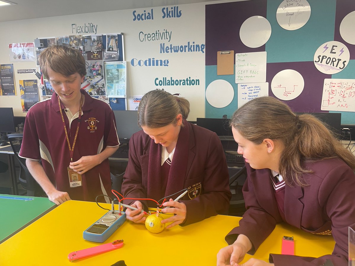 ElevateComm's tweet image. For National Science Week, Battery World Australia partnered with St Peters Lutheran College to facilitate a hands-on battery session.

Thanks to St Peters for welcoming Battery World to connect with the students and next generation of robotic scientists! 

#MediaRelations #PR