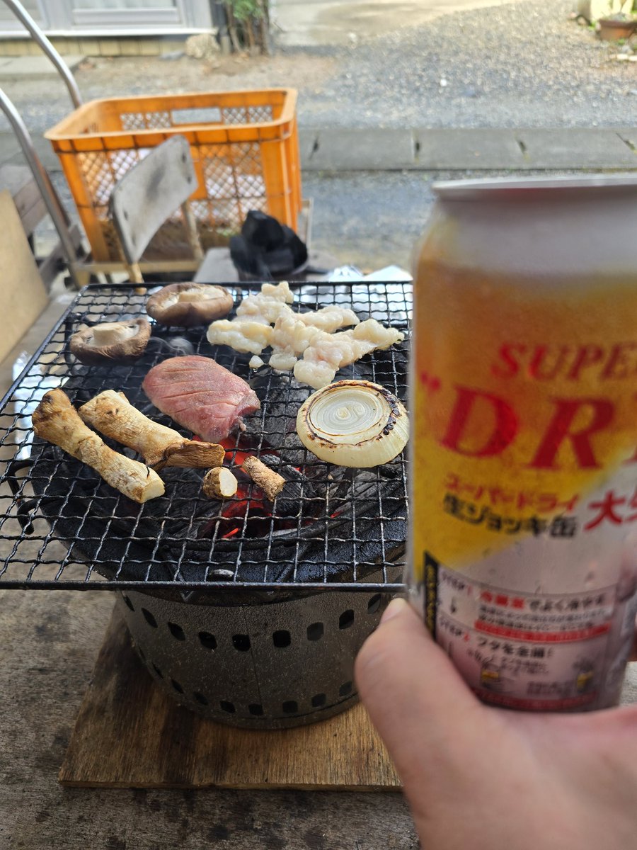 あっ…！？今日は地ビールフェスだっただて思い出したので、急遽4日前なBBQの残りで、一人で地ビールフェスやってます！！！(*´艸`*)　#cfmasmo