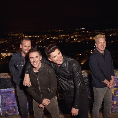Sair_TS's tweet image. They say teamwork makes the dream work, This is it everyone!!!
11 hours to Go
Let&apos;s put the biggest smile on these faces!! 😁
Keep  spreading the word, streaming, downloading, buying #Satellites ✨️📡
We&apos;ve totally got this!! )💪🏻 💪🏻
#TheScriptFamily #ScriptSatellites @thescript