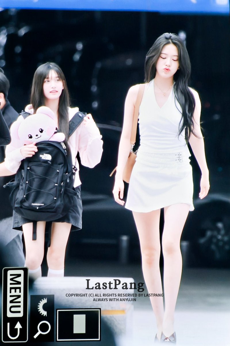 jenddalki's tweet photo. She cant find a babysitter so she had no choice but to bring her daughter to work 😭 https://t.co/yOOxOIMEKL