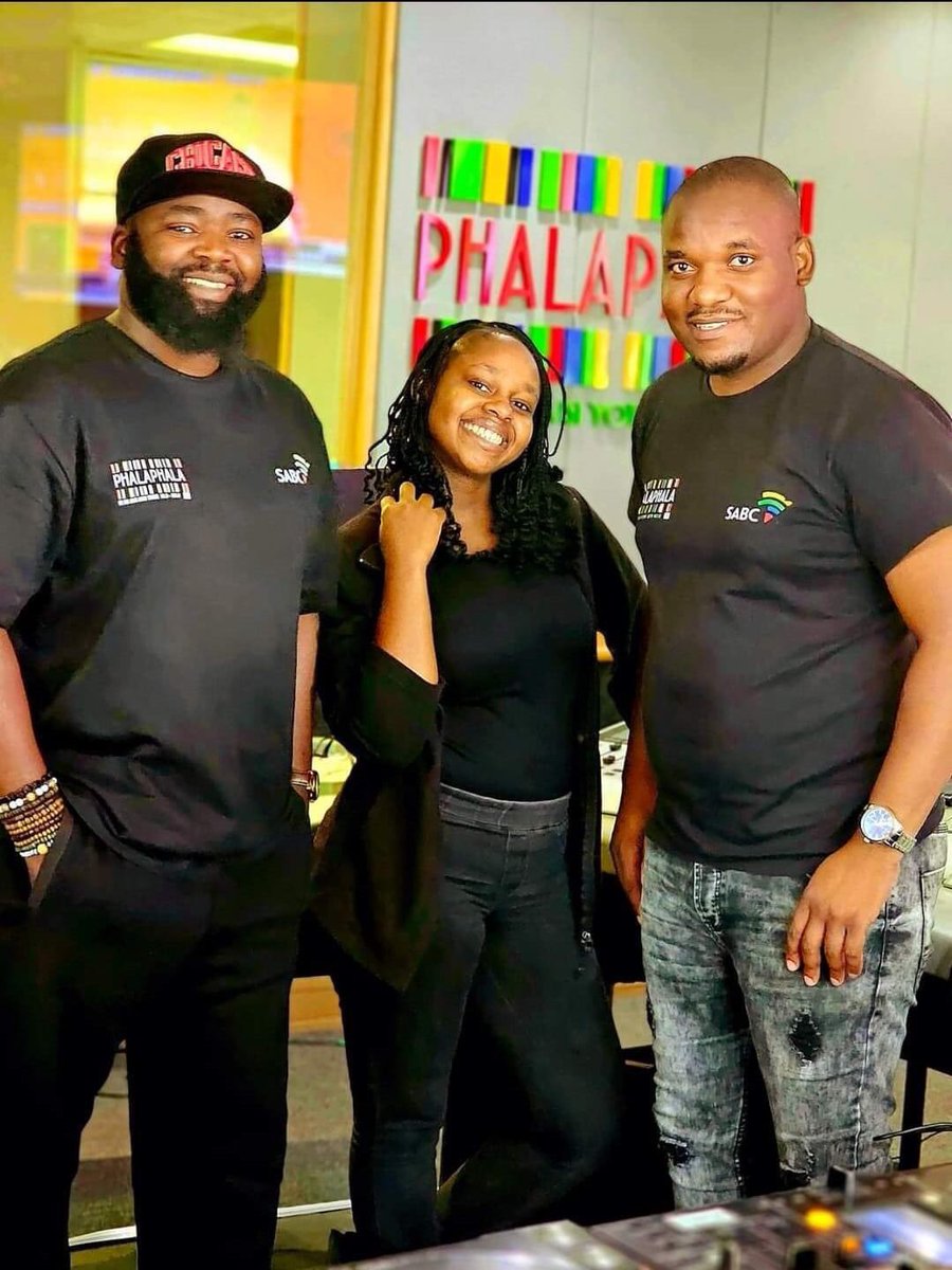 mphumbudemaemu2's tweet photo. @Terrimudau @Phalaphala @pfuluwanin @TangaMbedzi @LukotoV #tafula la mafhungo #zwidulo khezwi #rikhou takala zwino liita mutakalo 🔥🔥🔥nnaavhuulaa 🤞👌👂📻💯❤️❤️✊✊ https://t.co/TGtbgvr7li