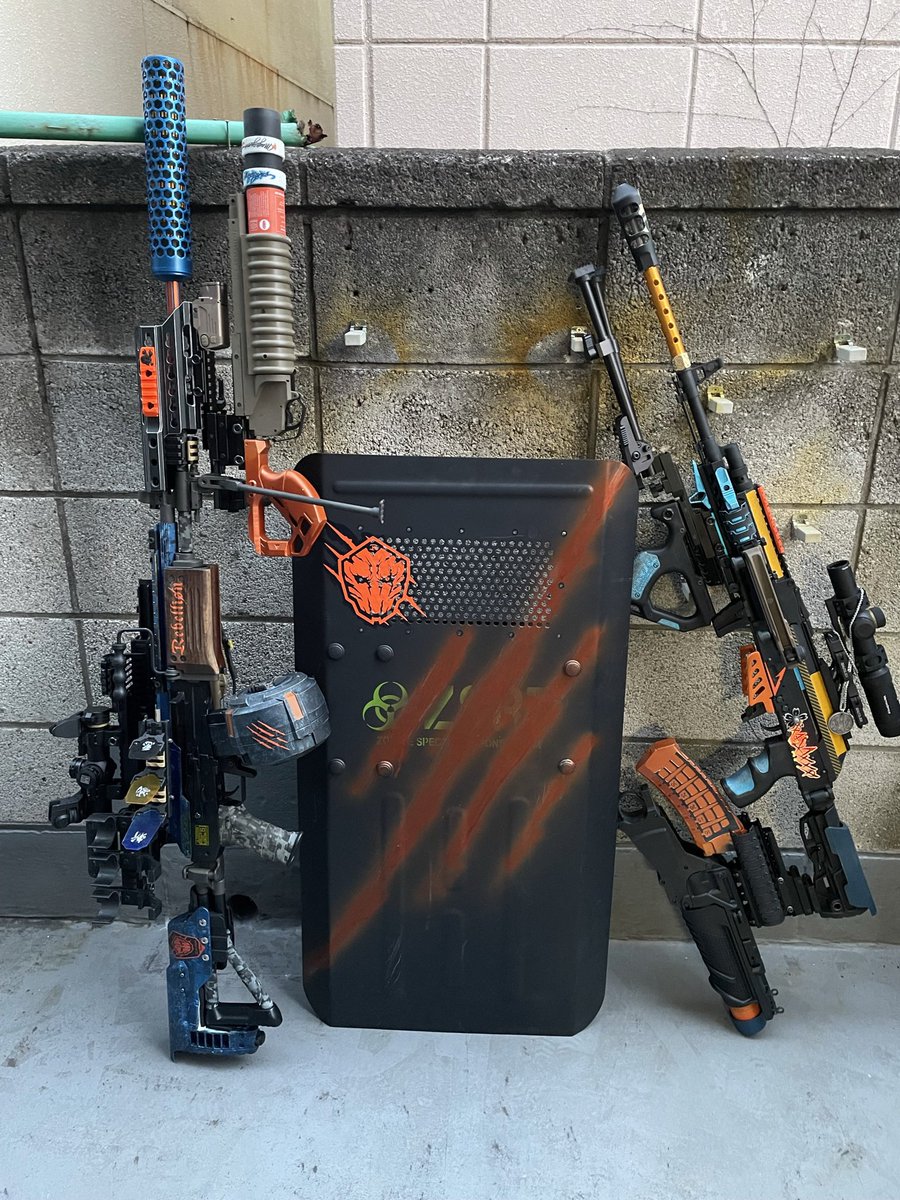 ma_scui's tweet photo. @airsoft97_shop 超と言ってよいかは微妙ですが
どうぞ（笑）
1枚目
・元クライタックLMG(約1200mm)
2枚目
・左　元ガリル(約1500mm)
・右　元G&amp;G  RK74 (約1100mm) https://t.co/dNSH3Q8R0V