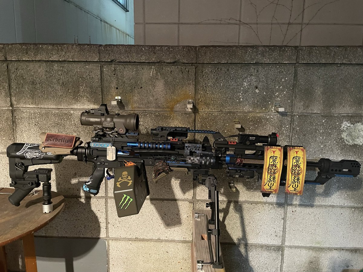 ma_scui's tweet photo. @airsoft97_shop 超と言ってよいかは微妙ですが
どうぞ（笑）
1枚目
・元クライタックLMG(約1200mm)
2枚目
・左　元ガリル(約1500mm)
・右　元G&amp;G  RK74 (約1100mm) https://t.co/dNSH3Q8R0V