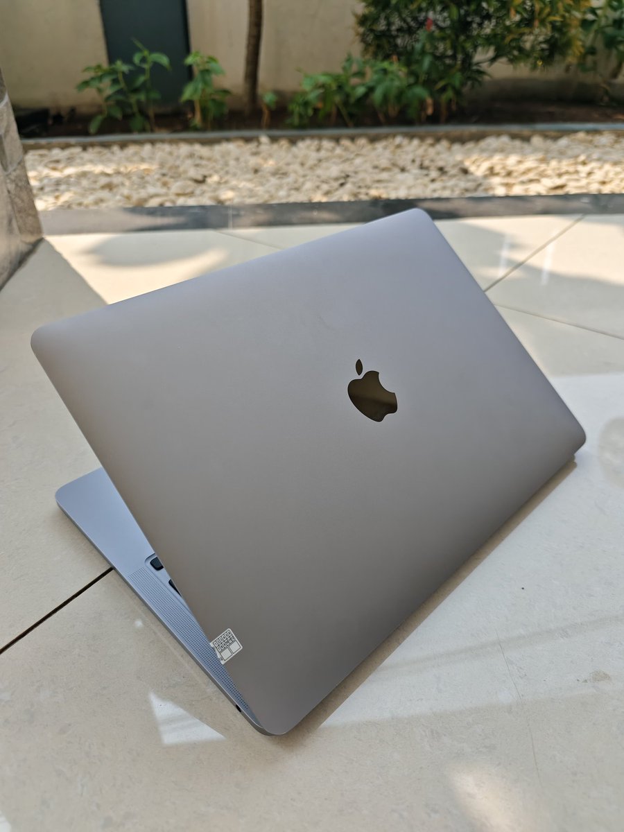 szeennnnnn's tweet image. #zonauang #laptopsecond wts wtb laptop ( MacBook Pro 2020 13.3inc )

price : 9.4 ( nego sampe jadi )
lok depok

spesifikasi in pict,