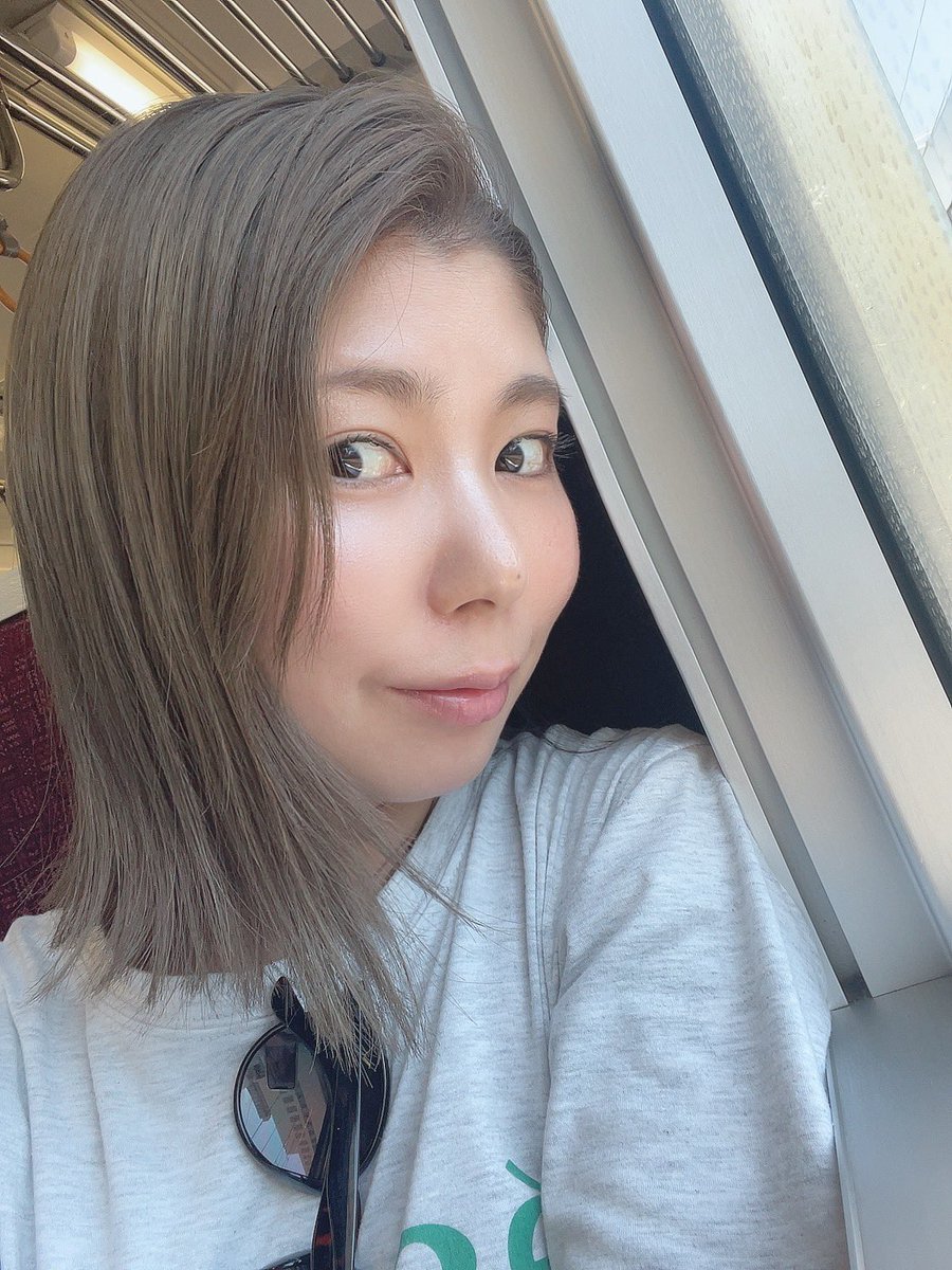 電車からの景色も綺麗。
自然のダイヤモンドですね。