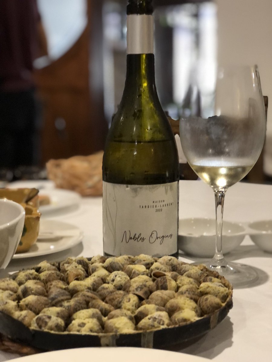 Daniwines86's tweet photo. @restaurantiberic Buena gastronomia en el interior de l'Empordà. 🍷

#vinos #vi #wines #tast #emporda #catadevinos #rhone #vinoblanco https://t.co/22H1AZdI9r