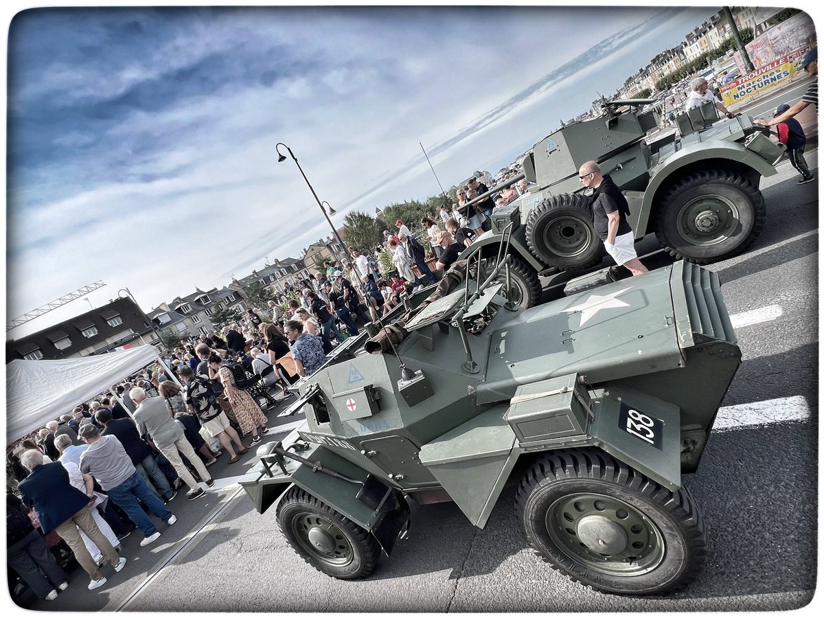 BlanchetX's tweet photo. Allez HOP c’est reparti !! #OperationPaddle Commemo libération de la côte fleurie. https://t.co/3HiLKBOMd7