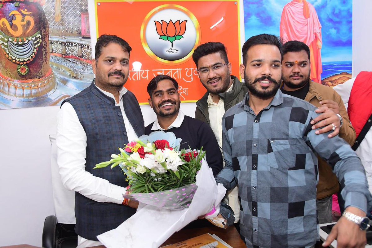 SamarthNagar5's tweet photo. @MPBJYM के लोकप्रिय प्रदेश अध्यक्ष श्री वैभव पंवार जी आपको जन्मदिन पर ढेरों शुभकामनाएं एवं बधाई 
@Dr_NeelamV @vaibhavpawarmp https://t.co/tOWStV6huZ
