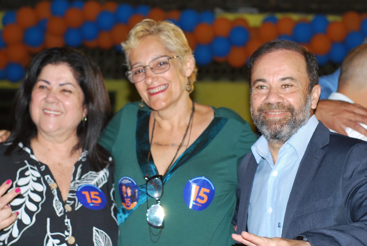 Epoucomasemeu's tweet photo. Lançamento da candidatura do  nosso futuro prefeito Dione Mario Esteves e da sua vice Márcia Mariotini.
Noite maravilhosa entre família.
#EuContinuo 
#Dale15 
#KatiaWinterBrandao 
#barradopirai https://t.co/5RLQ8qhe1Y