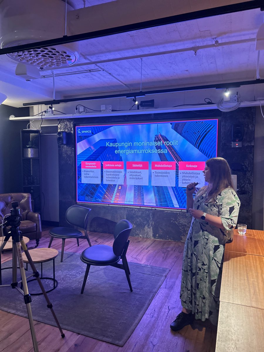 RILin ja <a href="/SPARCSeu/">SPARCSeu</a> -hankkeen yhteisessä media-aamussa puhumassa johtava tutkija,  <a href="/MariHukkalainen/">Mari Hukkalainen</a> <a href="/VTTFinland/">VTT</a> 5-vuotinen hanke päättyy syyskuussa. Mukana on ollut 150 tutkijaa ja 100 demokokeilua!