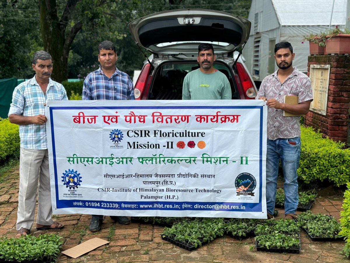 1/2
Under the CSIR Floriculture Mission-II, the team at CSIR-IHBT distributed a significant quantity of planting material to farmers across Himachal Pradesh, Uttarakhand, and Punjab during July and August 2024.