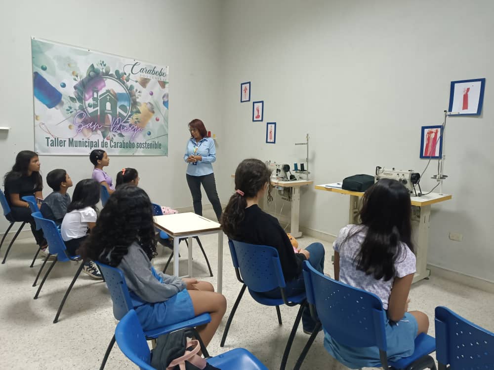 Los mpcios Valencia Los Guayos, Guacara, Miranda Libertador Juan José Mora, San Diego, Bejuma Puerto Cabello y Carlos Arvelo, en perfecta coordinación con su alcaldes y alcaldesas, han iniciado sus respectivas actividades enfocadas en enseñar Sostenibilidad Textil a niños, niñas
