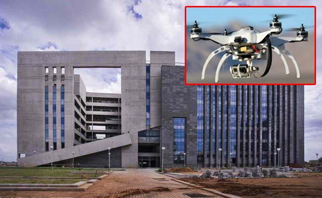 sakshibhavita's tweet image. విపత్తుల సమయంలో ఎదుర్కొనేందుకు.. ఐఐటీహెచ్‌లో బాహుబలి డ్రోన్‌ తయారీ!

education.sakshi.com/current-affair…

#IITHyderabad #DroneManufacturingProject #DroneProject #IITH #IITHTihan #60kgweight #100kgweight #SakshiEducationNews