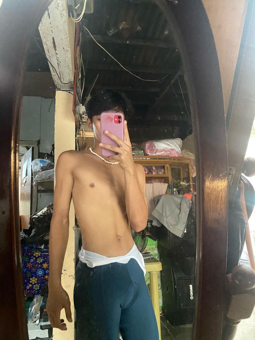 Cutiedakss's tweet photo. Rides? https://t.co/0w9hbljH3Z
