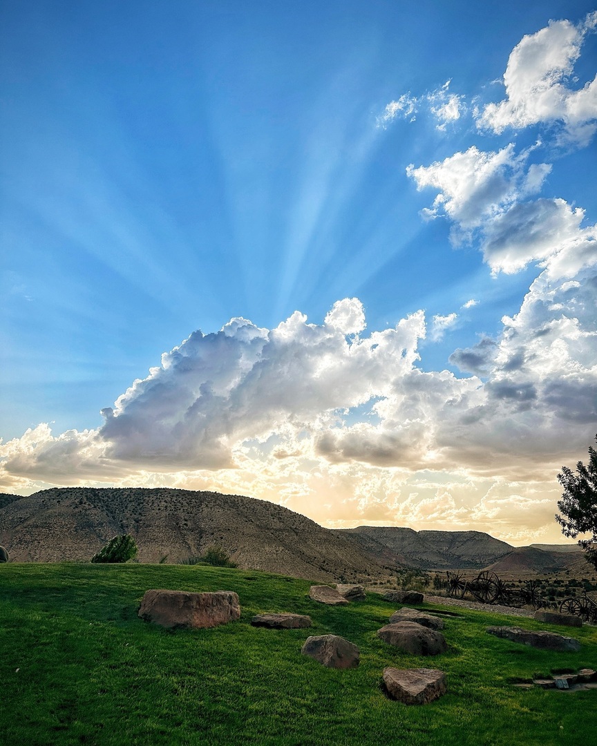 NateLoper's tweet photo. The Bar 10 Ranch has the best skies and the best patch of grass on the Arizona Strip. #grandcanyon #bar10 #bar10ranch #arizona #sunset #sky #grass #west #western #arizonaguide
https://t.co/LdaIcwrwAp
#Adventure #Outdoors #Nature #Photo #Photography #Geology #Archaeology #Trav… https://t.co/wIhNweZe8y