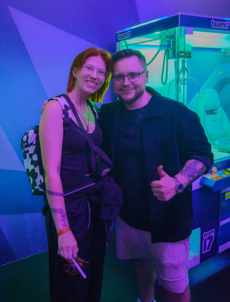 foxeylicious's tweet photo. Gamescom Highlight:
(War nur so ✨️kleines✨️ bisschen nervös 🫡) Vielen Dank nochmal @H0llyLP 🫶🏻 @gamescom https://t.co/OvdBvPrUKO