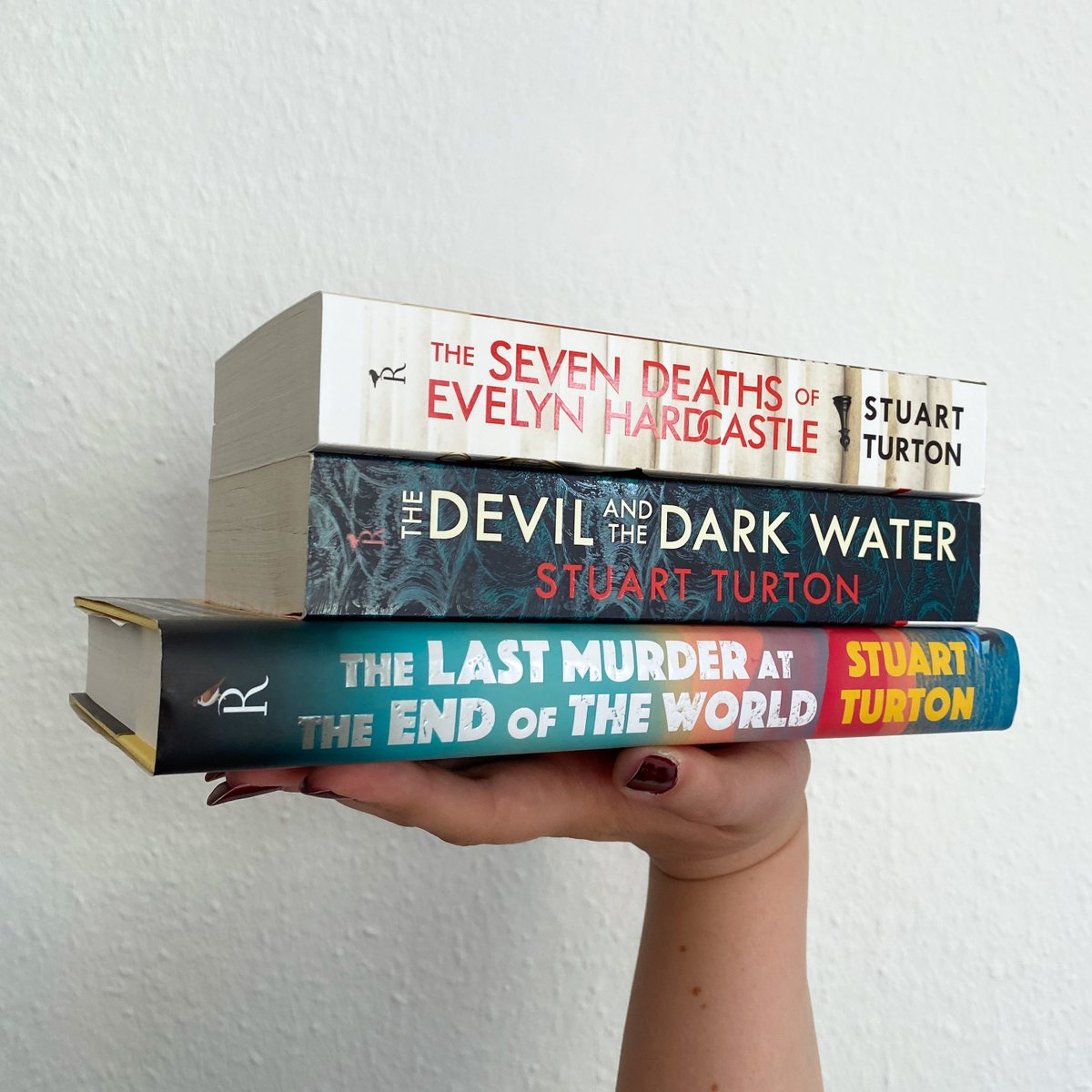 Raven Books tweet media