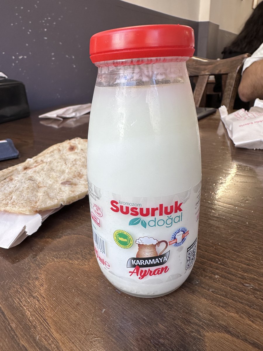 Ata Lokantası’nın sadece cuma gününe özel servis ettiği önden 2 gün marine ettiği dönerini yemeye gittim. İstanbul’da yebileceğiniz en iyi dönerlerden biriydi.