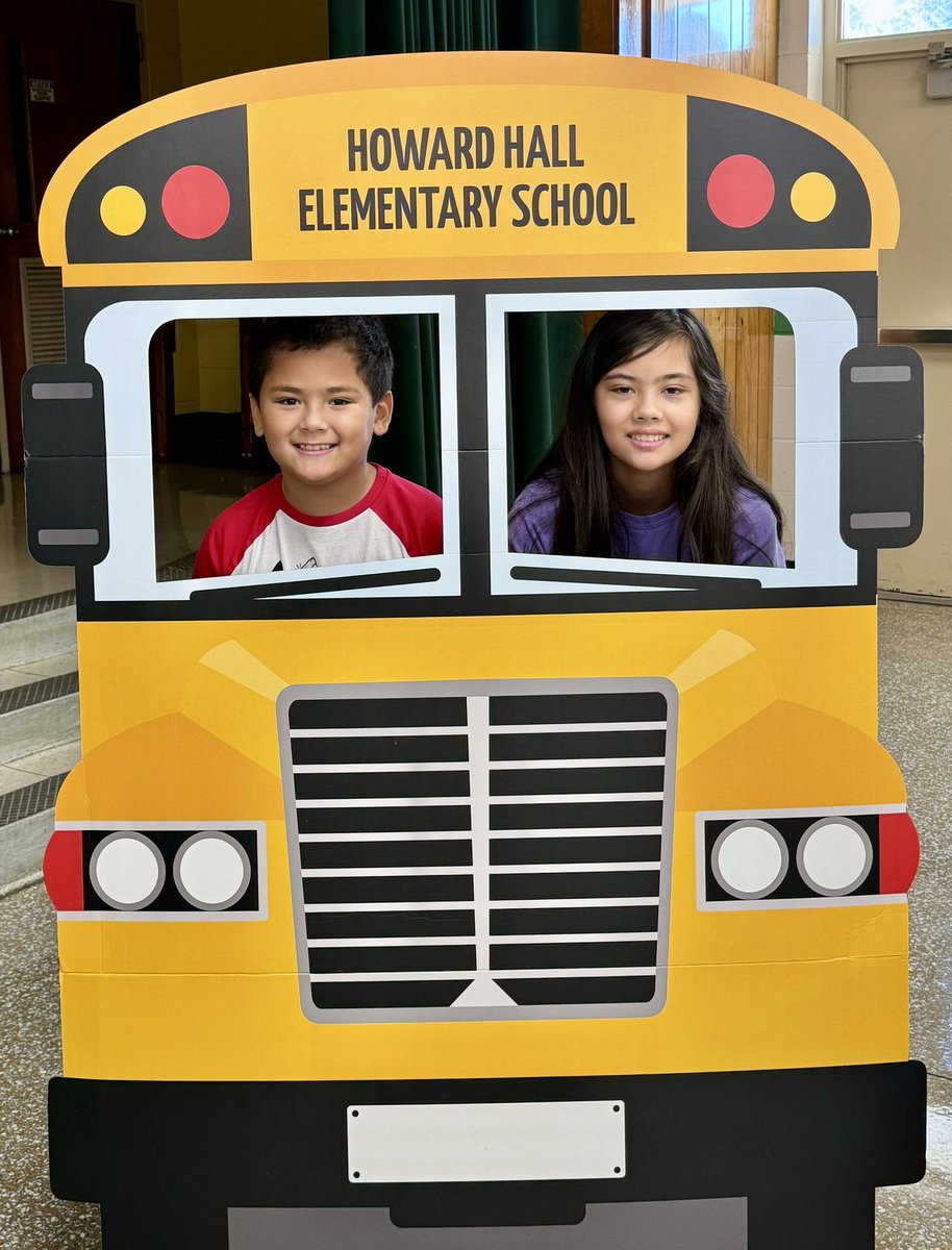 CarrieBEducator's tweet photo. Here we come 2024!! DREAM BIG! @HowardHallElem https://t.co/Umhy1WEBRX