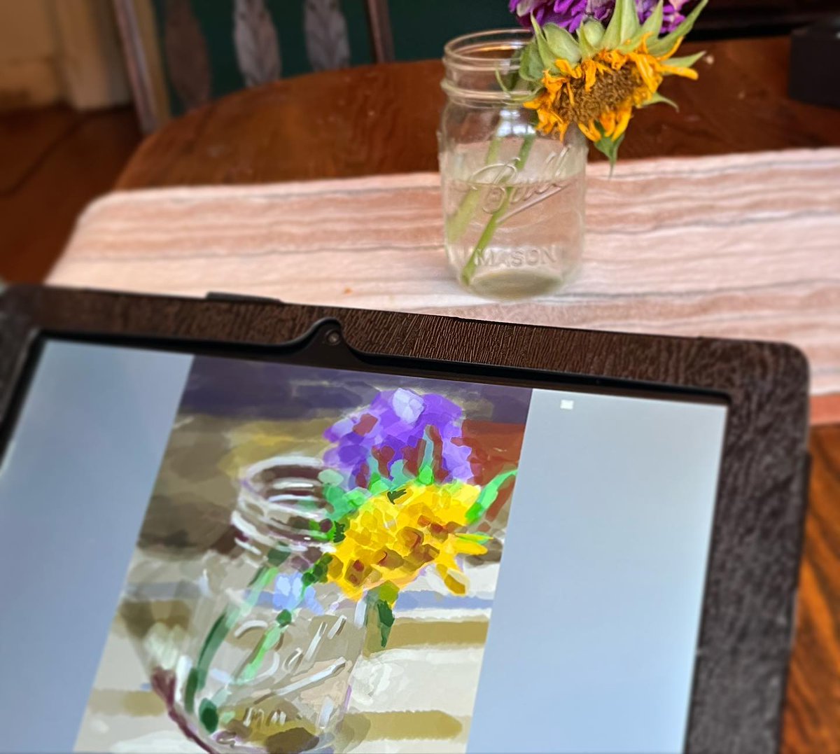 Frunsi_offical's tweet photo. 🌻🖌️ Sunshine captured in strokes! Our drawing tablet brings this vibrant sunflower to life.
Artist: @jaredcullum(IG)
Gear: RubensTab T11 pro
Link: https://t.co/WR7pvrBIQ2
#digitalart #frunsi #RubensTab
#review #illustrator #artist #digitaldrawing https://t.co/ELaagava3P