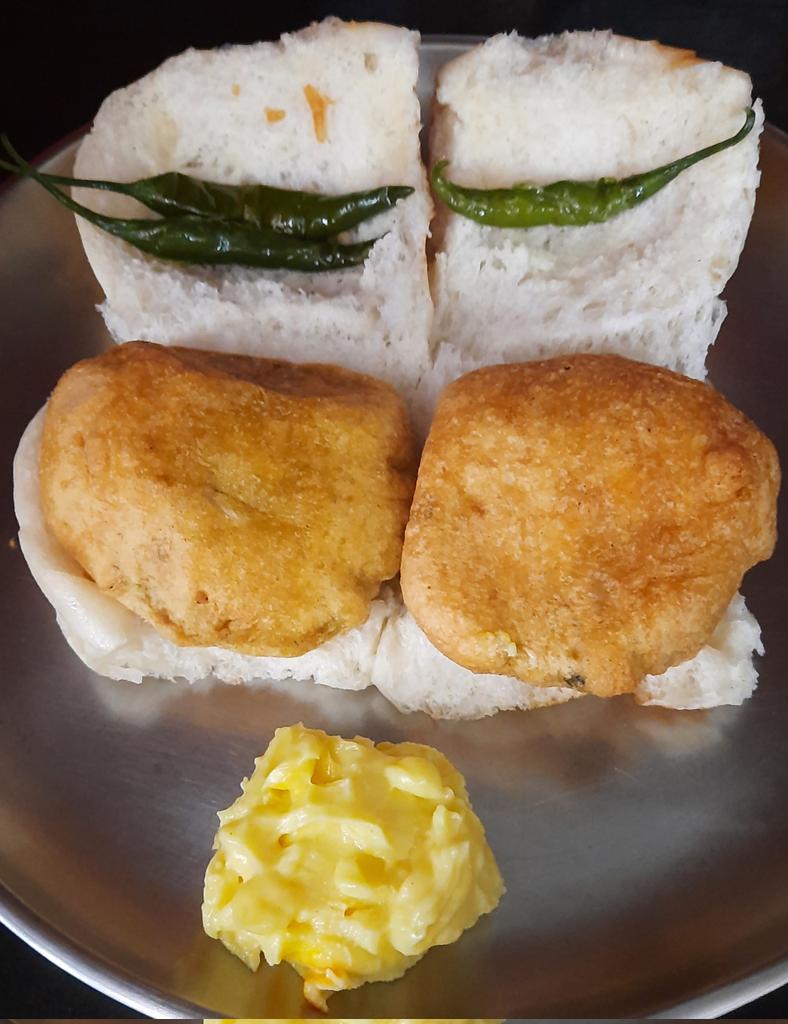 w_karve's tweet photo. #food #eat #fun #pune
#WorldVadaPavDay 🥞
#VadaPavDay #August23
Today is World Vada Pav Day
Normally - I have #VadaPav as a #SmallEat - but today - to celebrate the occasion - I am eating Vada Pav as a #BigEat for #Lunch - of course - with a tiny dollop of my favorite #Shrikhand https://t.co/I2vdgOyUeZ