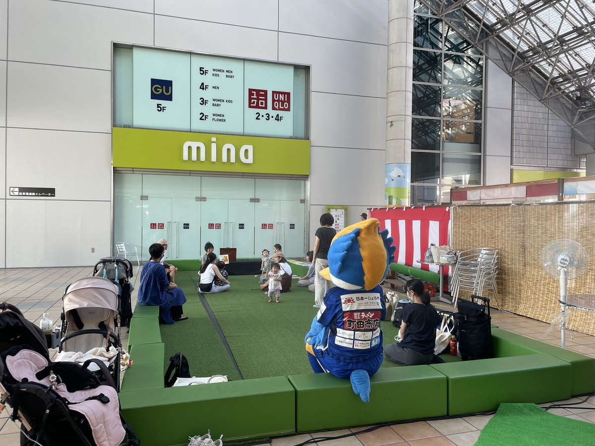 M_N_cinema's tweet photo. イベント開催中です🌟

ミニお祭り　〜15:00
防災クイズ&amp;ガチャガチャ　〜17:00
おはなし会、紙芝居　16:00〜17:00
大道芸&amp;ワークショップ　〜16:00

ゼルビーくんも遊びに来てくれました！！😆
皆様のご来場お待ちしています✨ https://t.co/T03G4Y9biM