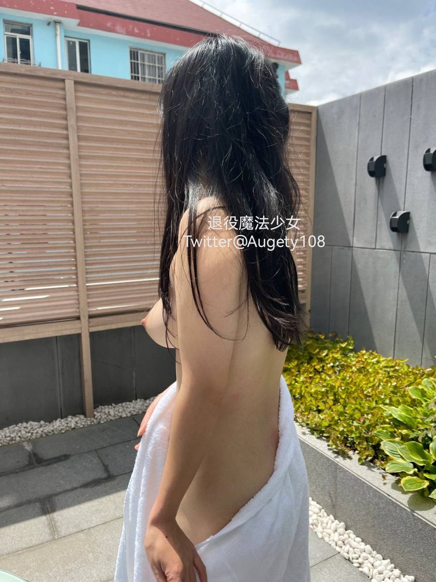 出来旅游拉，租了个小别墅，尽情露出 https://t.co/WsK0rt5dc5