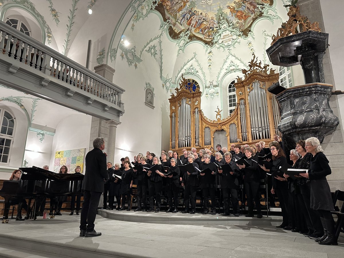 Gisa Frank erhält den Ausserrhoder Kulturpreis 2024! Damit zeichnet der Regierungsrat das Werk der Choreografin und Tanzschaffenden aus. Gleichzeitig wird zum zweiten Mal der kulturelle Anerkennungspreis verliehen. Er geht an den Chorwald. 👉shorturl.at/POZdy