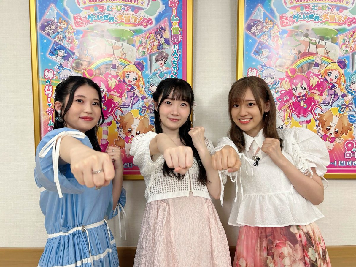 precure_movie's tweet photo. ┊🐶#わんぷりむーびー🐱 
┊公開まであと𝟛週間🐾

#長縄まりあ さん #関根明良 さん #高橋李依 さんの
取材日のオフショットをお届け📸

みんなから質問を募集した
#わんぷりむーびー放送部 は近日公開予定だよ❣️

お楽しみに🐾

🐶9月13日(金)公開🎬
#わんぷり #precure https://t.co/fbdUo7vZkO