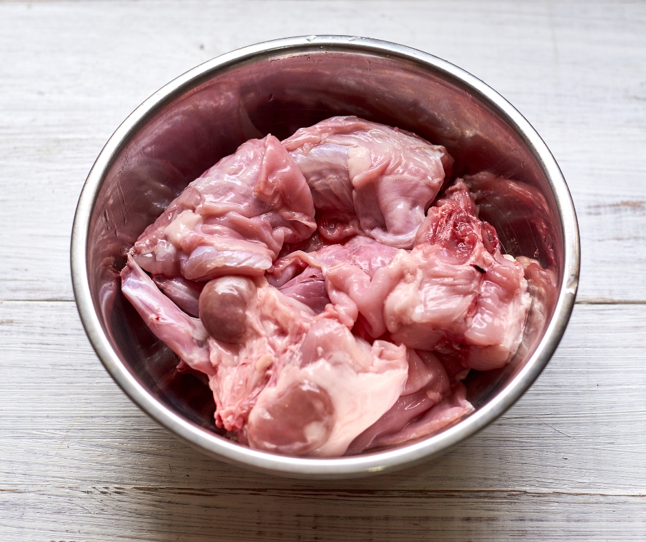 MataderoCapilla's tweet photo. Si buscas carne de conejo de primera calidad, Matadero de Conejos Capilla es tu mejor opción. Ofrecemos conejo entero, despiece y arreglo para cualquier tipo de receta. #SaborNatural #Variedad #MataderoCapilla https://t.co/YLPMQZNr82
