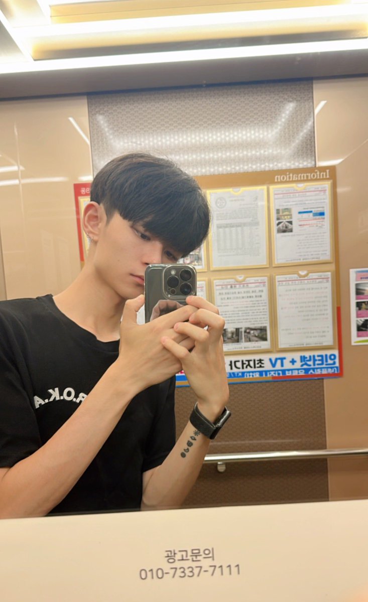 noo__2000's tweet photo. 오랜만 https://t.co/ab3usuG3gV