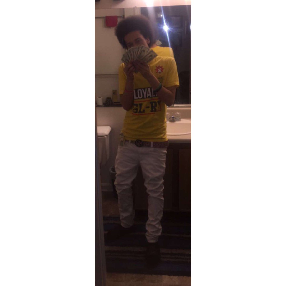 gbetae's tweet photo. @ColourfulMula High School Dayz #gloyalty https://t.co/kM9aghbUr1