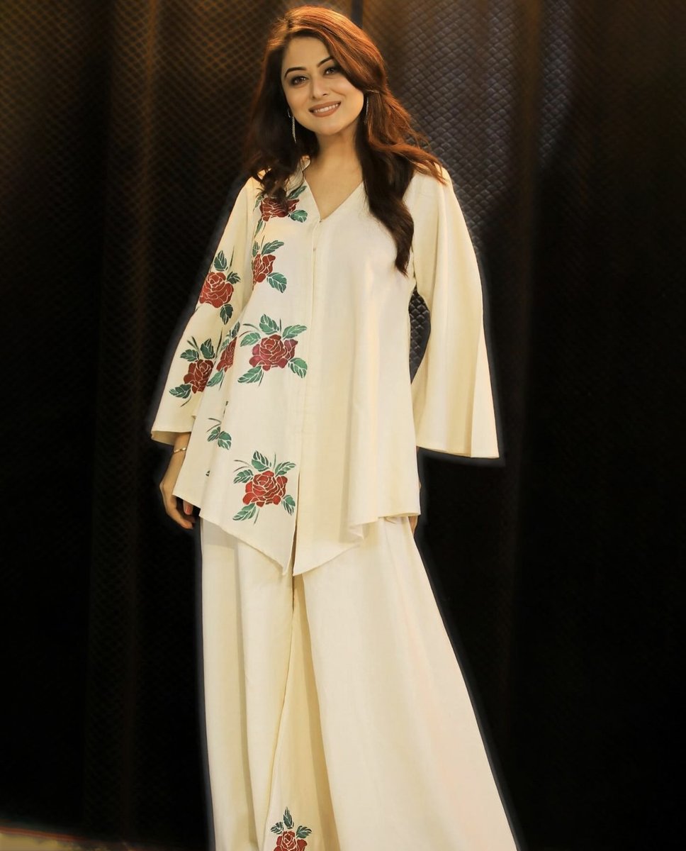 Apurva (@labelapurva) on Twitter photo "The epitome of grace! <a href="/FalaqNaazz/">Falaq Naaz</a> looks flawless in Label Apurva. 👗🌹 #LabelApurva #FalaqNaaz #FashionIcon" "The epitome of grace! <a href="/FalaqNaazz/">Falaq Naaz</a> looks flawless in Label Apurva. 👗🌹 #LabelApurva #FalaqNaaz #FashionIcon"