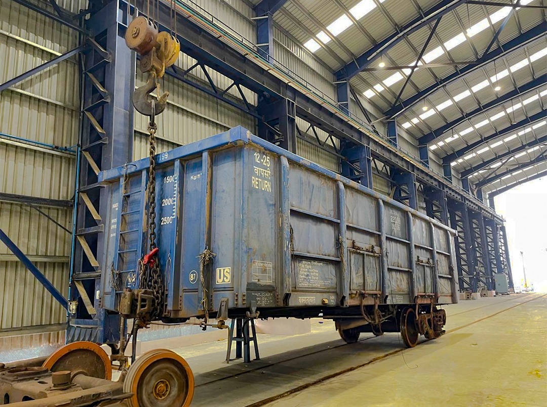 RailMinIndia's tweet photo. Freight Train Examination &amp; Routine Overhauling (ROH) Facility at Sarla Railway Station Commissioned
🏭Support industrial growth and enhance steel, aluminum &amp; coal supply
🚆Ensure efficient freight train operations
📈Stimulate economic growth in Sambalpur region
#RailInfra4Odisha https://t.co/DvCuZaKjta