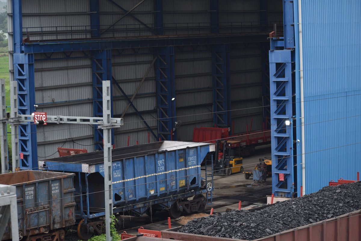 RailMinIndia's tweet photo. Freight Train Examination &amp; Routine Overhauling (ROH) Facility at Sarla Railway Station Commissioned
🏭Support industrial growth and enhance steel, aluminum &amp; coal supply
🚆Ensure efficient freight train operations
📈Stimulate economic growth in Sambalpur region
#RailInfra4Odisha https://t.co/DvCuZaKjta