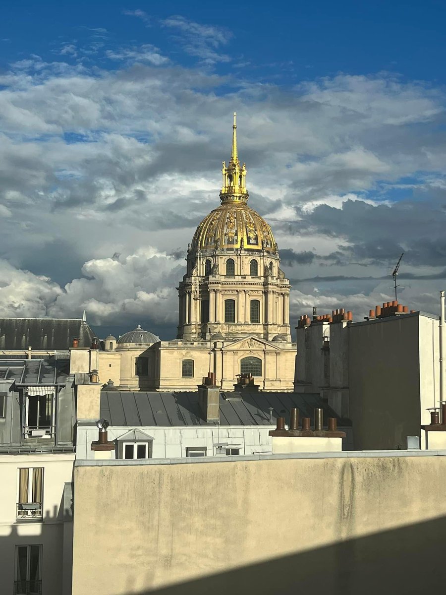 LaRobiquette's tweet photo. Quand les clients me partagent leurs photos prises depuis les chambres…

Je me dis que bordel j’ai une chance de dingue d’avoir cet outil de travail entre les mains 🥹. 

Du coup je vous les partage aussi. 

Bonne journée #X. 

#Paris #chambreavecvue #welcome #Parisjetaime https://t.co/Hikq2MSLxe
