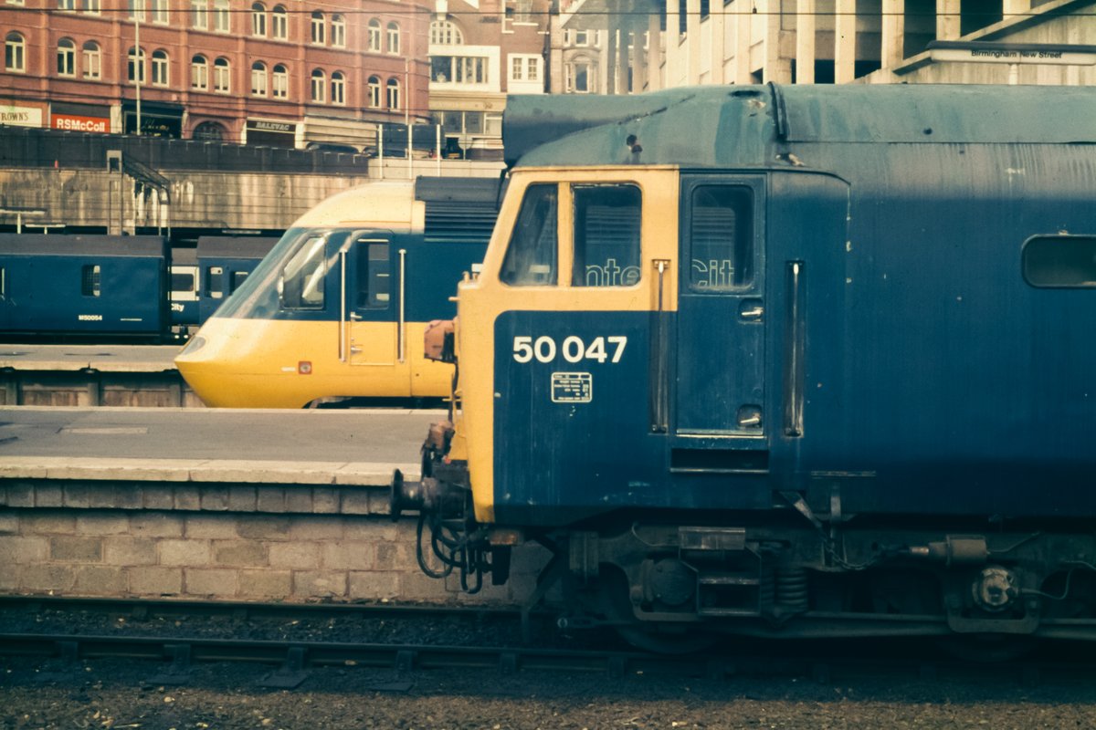 Time for a #FrontEndFriday - here's 50047 just arrived at Mordor on 21st September 1982 with 1M14, the 1250 Paddington - Liverpool LS. And 43188 (best guess) for company.