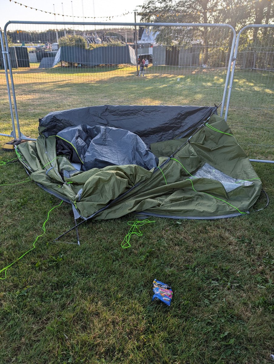 richomate's tweet photo. @Jack_jones067 You know it's bad when the steel barriers are down 😂 https://t.co/Z0f6XTepQ3