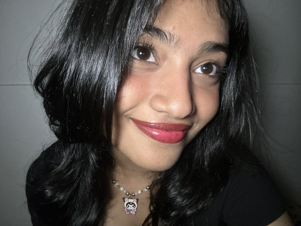 mitchelsmolly's tweet photo. #selfiesforgenesis 💜 https://t.co/gXqvje10QW