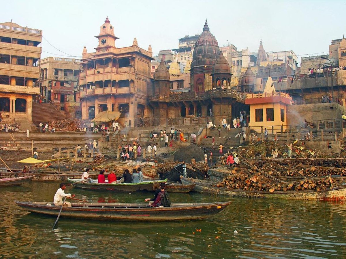 dinosauradda's tweet photo. 8. This is how Manikarnika Ghat is reimagined at #KALKI2898AD vs the real one #Kaasi #Kalki https://t.co/aMEUcB64XA