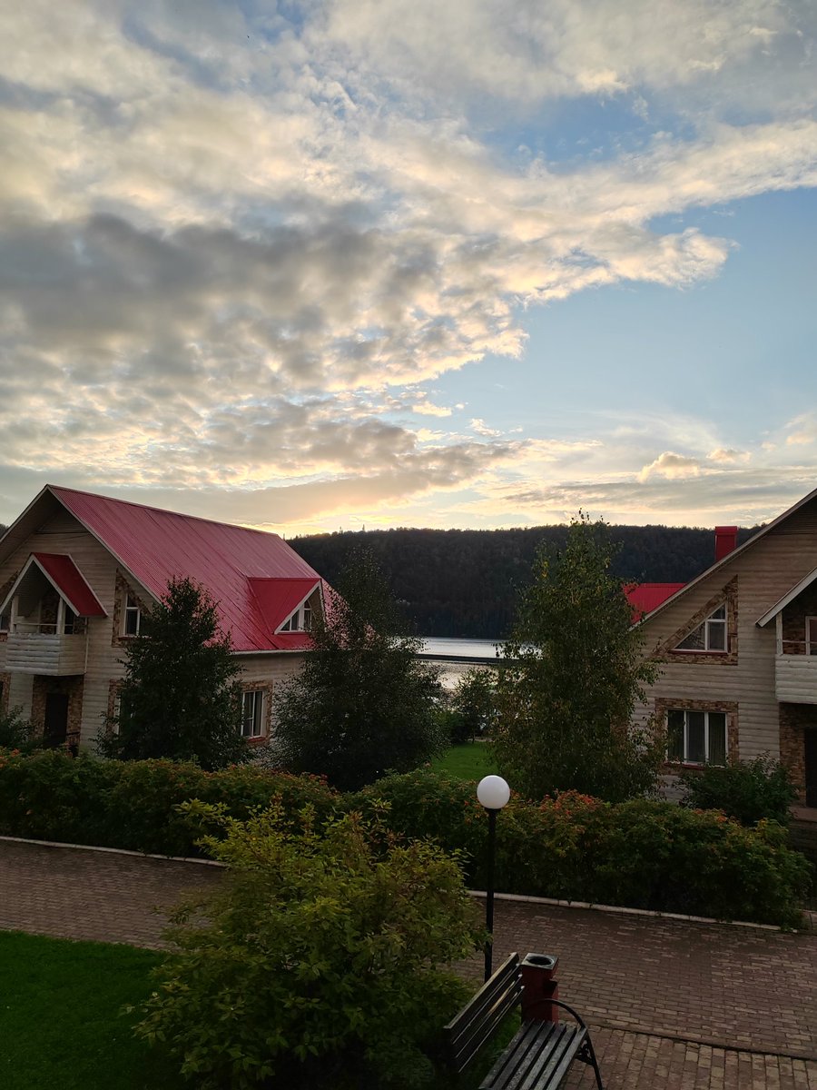 saddylight's tweet photo. I went to the countryside, where I don't have to do anything, and I thought that thanks to this I would have time to do everything that I put off because of the lack of time in the city.

Well, well. Now I only have time for rest 😄

But, resting is also important, so I'm trying https://t.co/WT1U0mQVxH