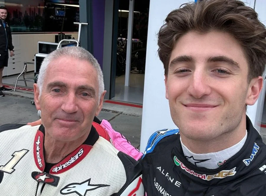 Apa itu utak-atik umur?
Apa itu utak-atik regulasi?

Meski bapaknya juara dunia MotoGP, Jack Doohan tetap berjuang keras supaya pantas mendapatkan kursi di tim F1 yang ia idam-idamkan.

Gak kayak Mulyono.