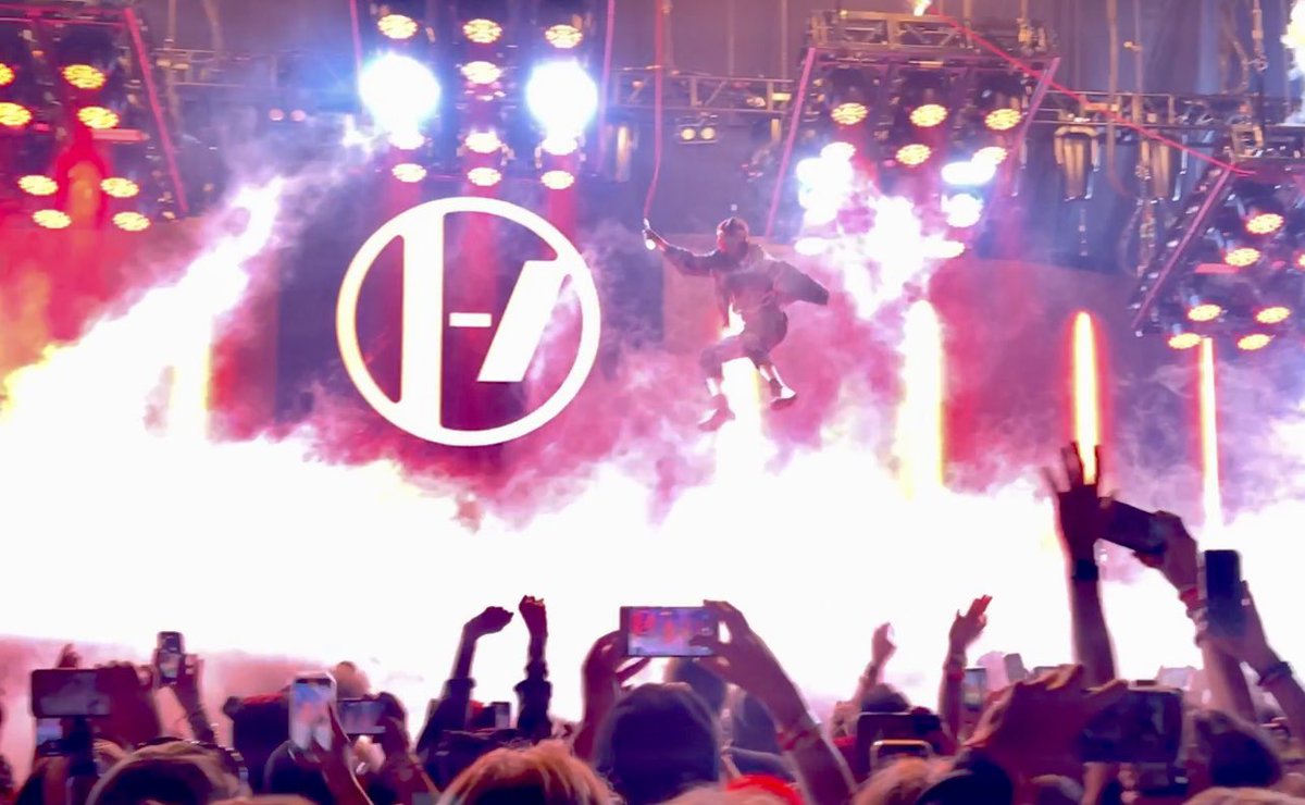 boobygrabber's tweet photo. @twentyonepilots Donโt lie, you stole the invisible boat-mobile for #ClancyPortland ๐ https://t.co/RRoiZxtyRp